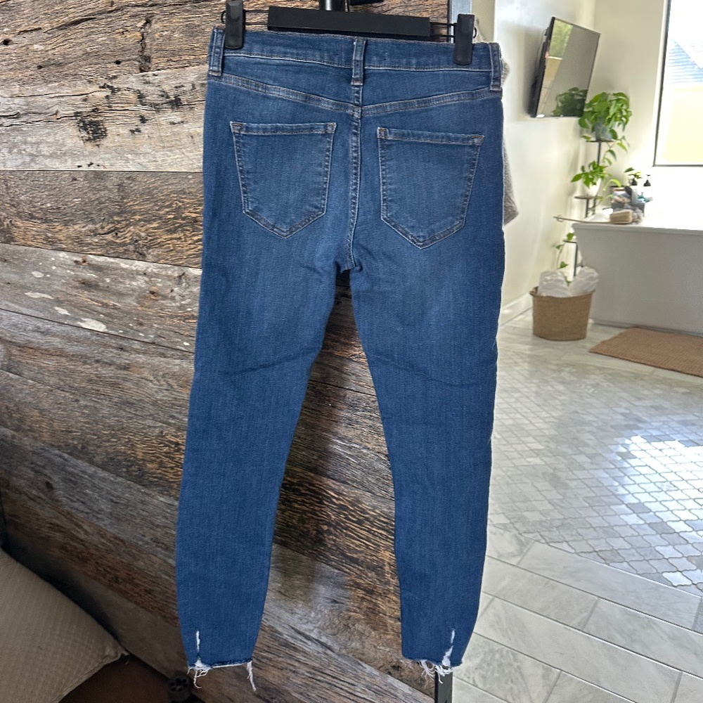 Free People Distressed Skinny Jeans – Size 26 – Raw Hem – NWOT - Picture 3 of 12